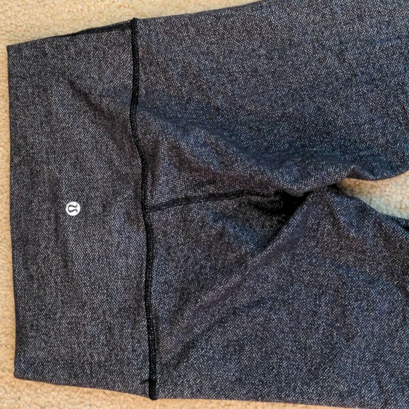 Lululemon Grey Herringbone Capri Leggings - Picture 6 of 13